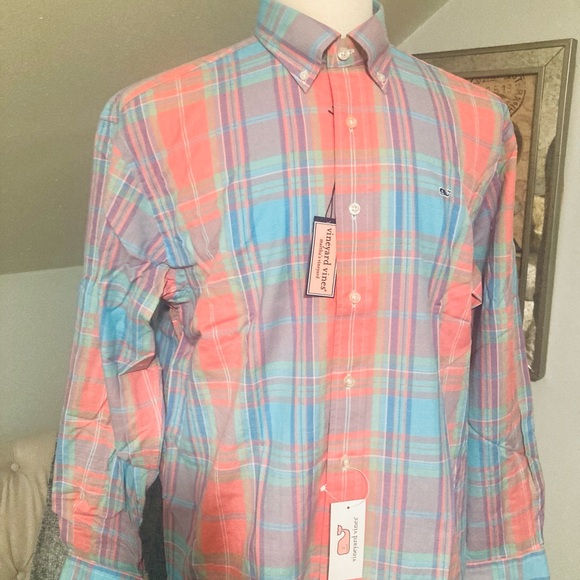 Vineyard Vines Red and Blue Casual Button Down Whale Shirt NWT - Picture 3 of 6